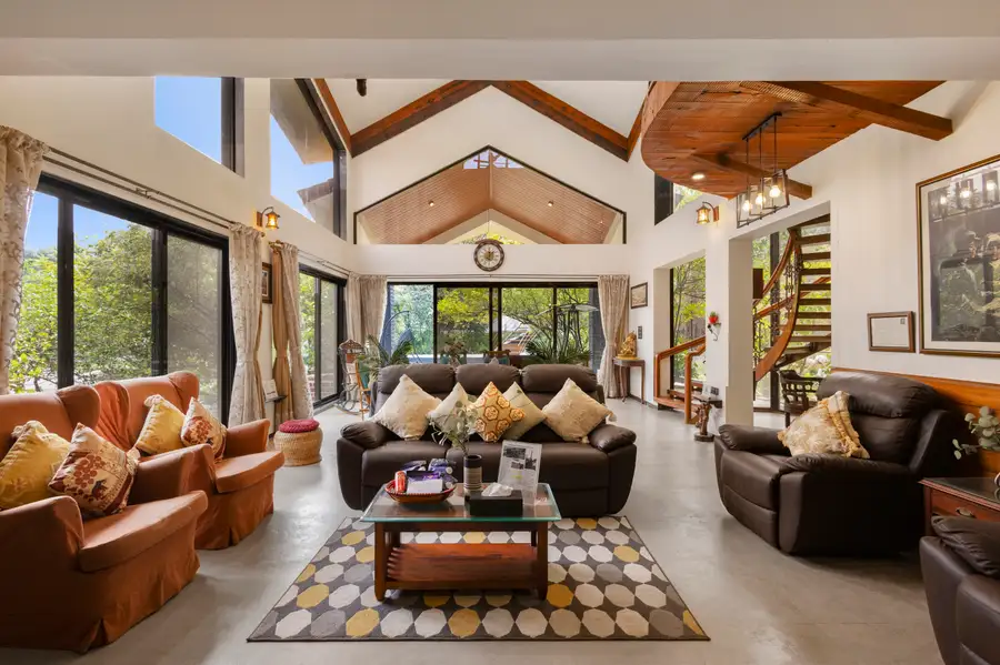 Valdivian Villa, Alibaug