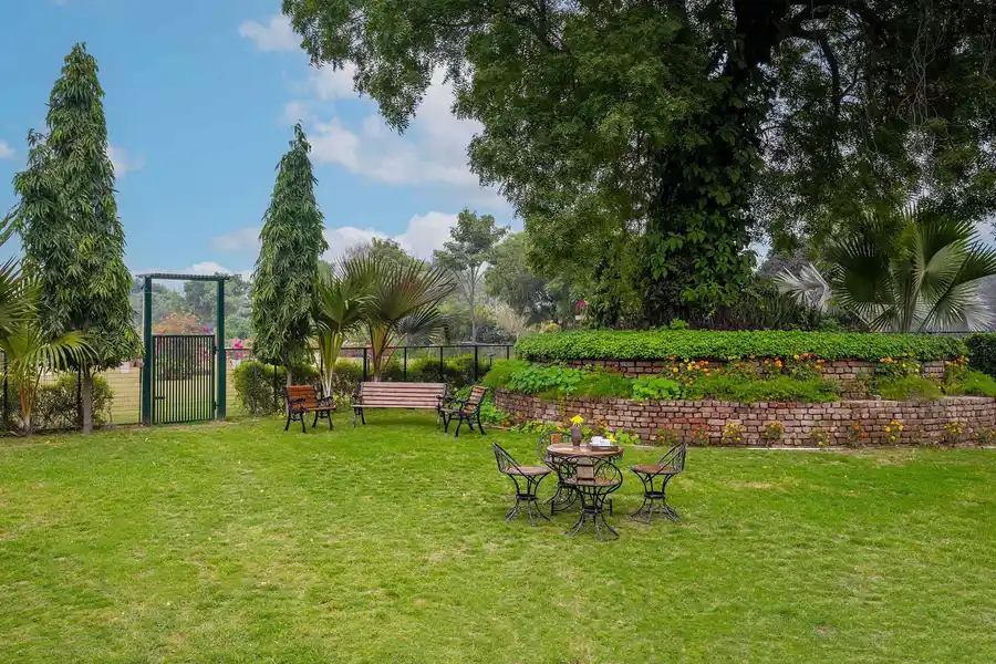 Verdant Acres, Agra