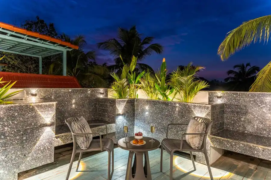 Villa Amoraa w/ Rooftop Jacuzzi, North Goa