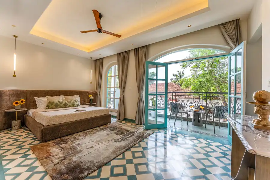 Villa Amoraa w/ Rooftop Jacuzzi, North Goa