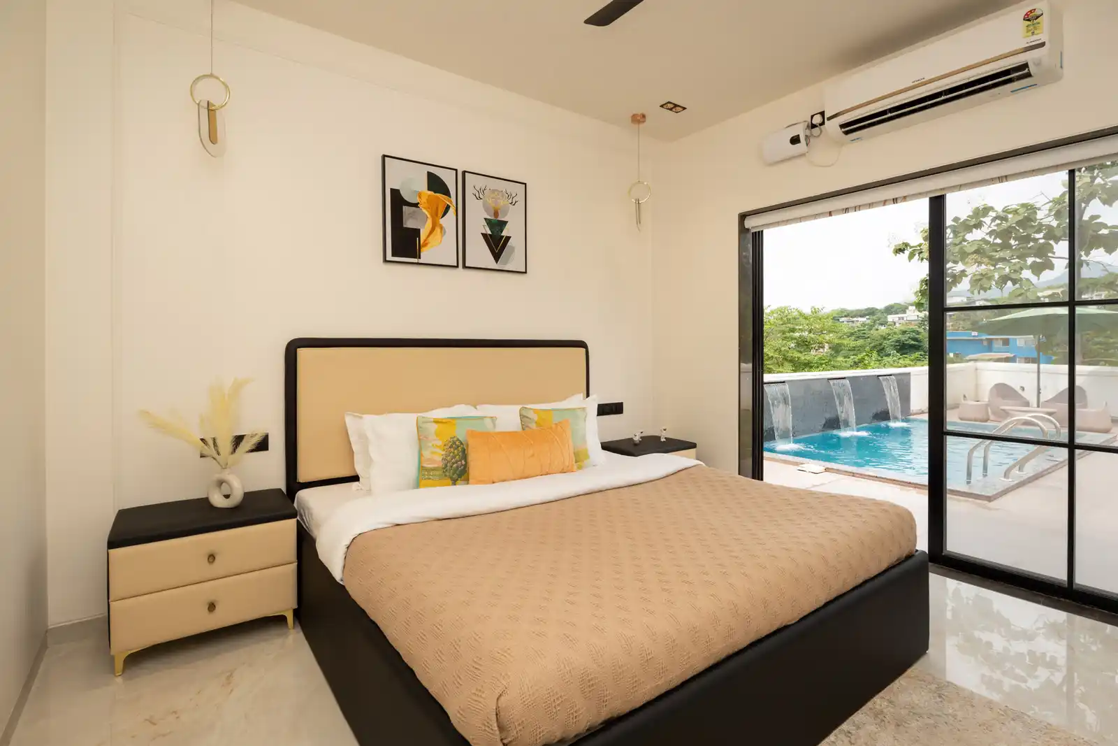 Villa Cornerfront, Karjat