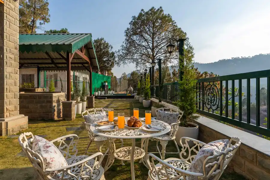Villa Montierra W/ Private Pool & Breakfast, Kasauli