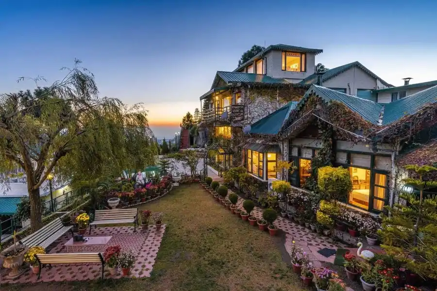 Villa Mountain Crest w/ Outdoor Pool, Kasauli