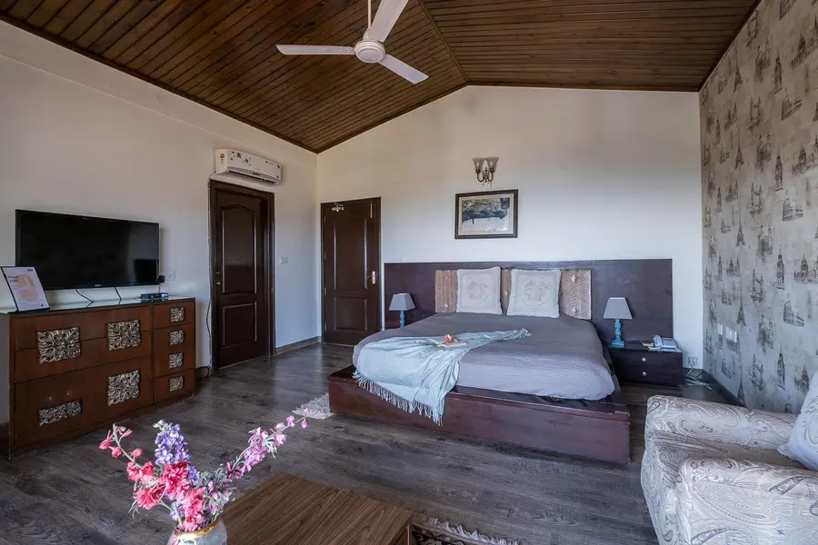 Villa Mountain Crest w/ Outdoor Pool, Kasauli