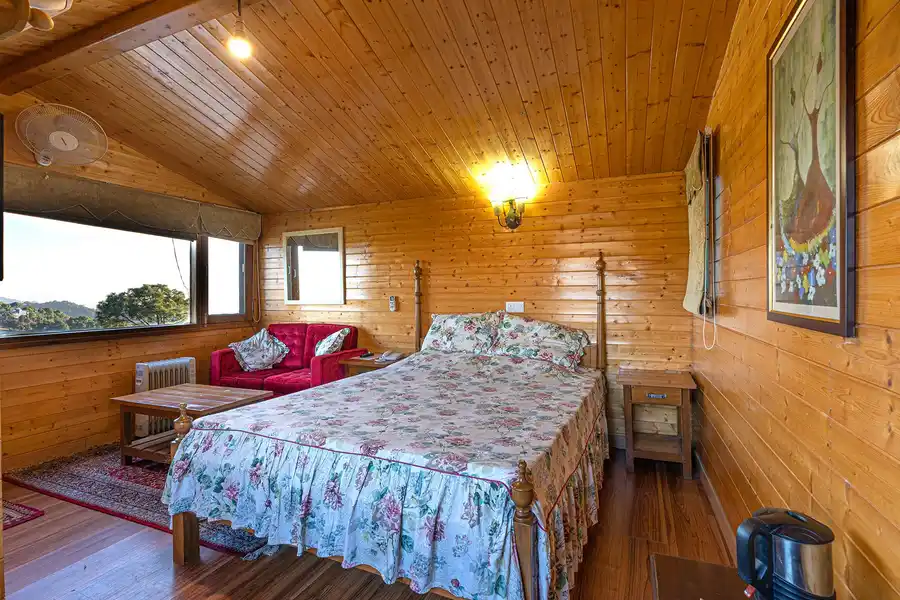 Villa Mountain Crest w/ Outdoor Pool, Kasauli