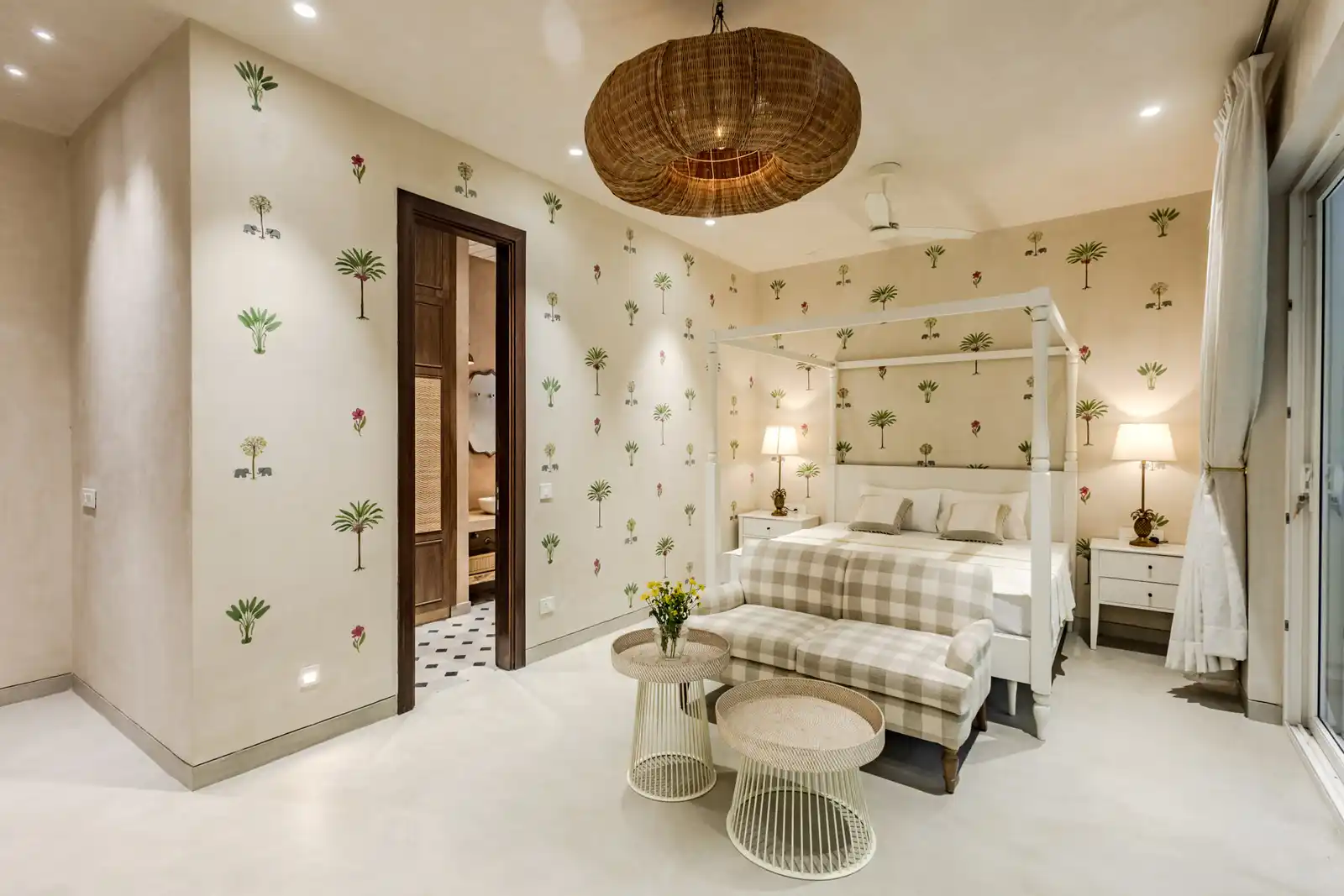Villa Nava – Luxury Escape w/ Heated Pool & Bathtub - Assagao, North Goa