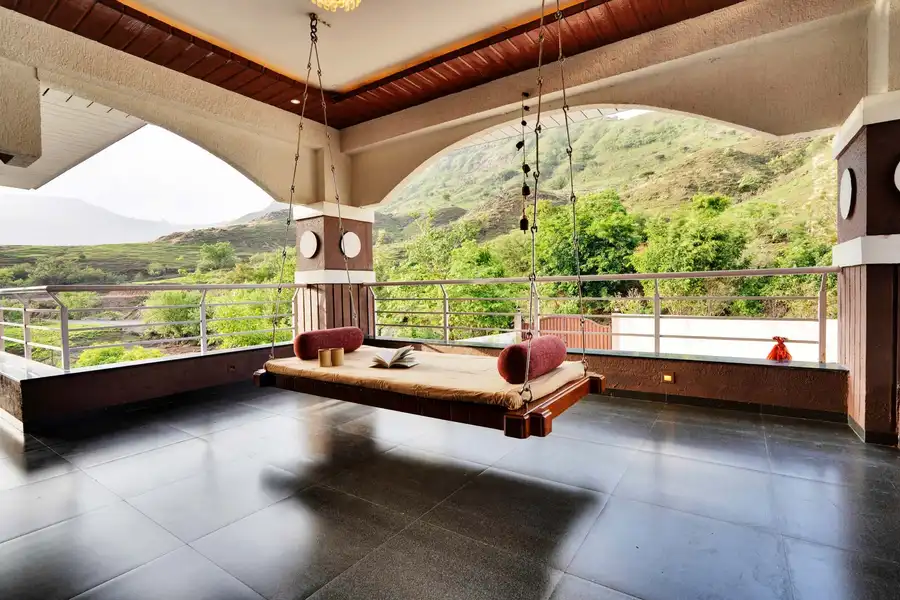 Villa Veya, Satara