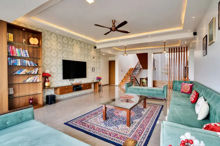 Villa Veya, Satara