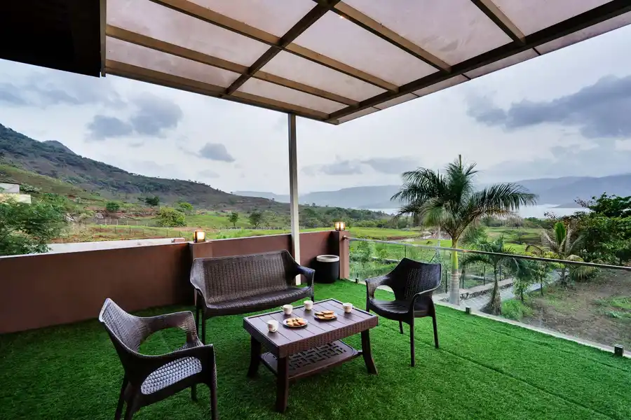Villa Veya, Satara