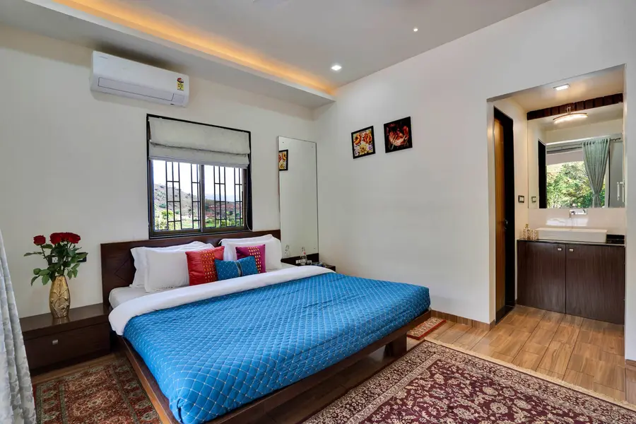 Villa Veya, Satara