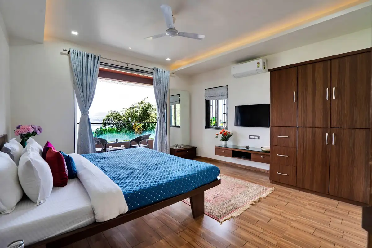Villa Veya, Satara