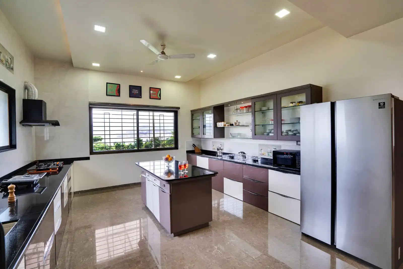 Villa Veya, Satara