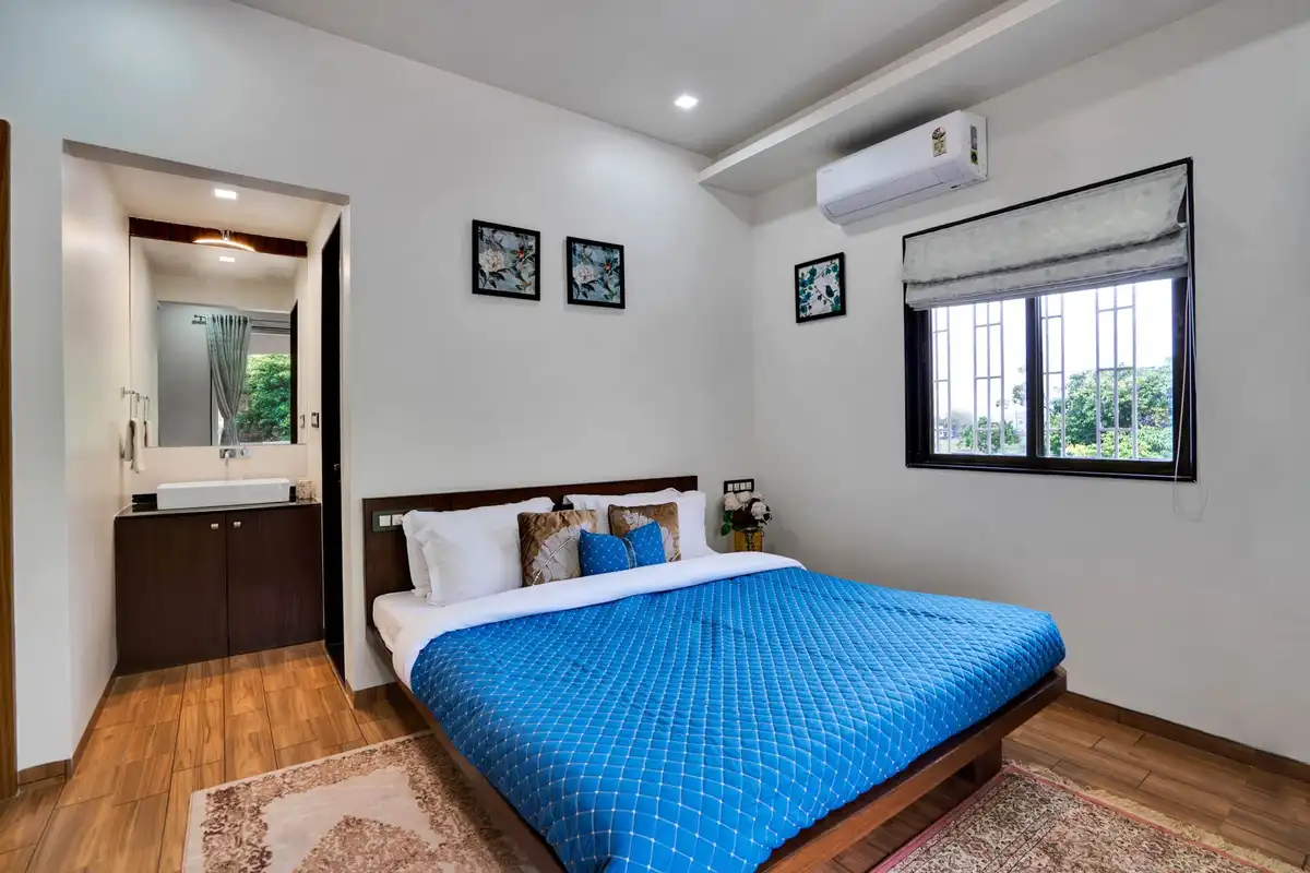 Villa Veya, Satara
