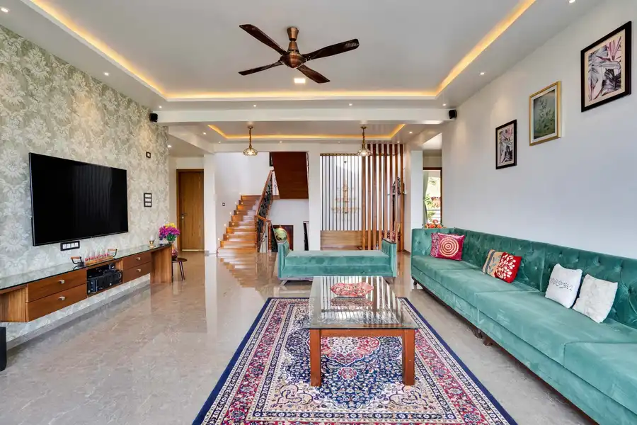 Villa Veya, Satara