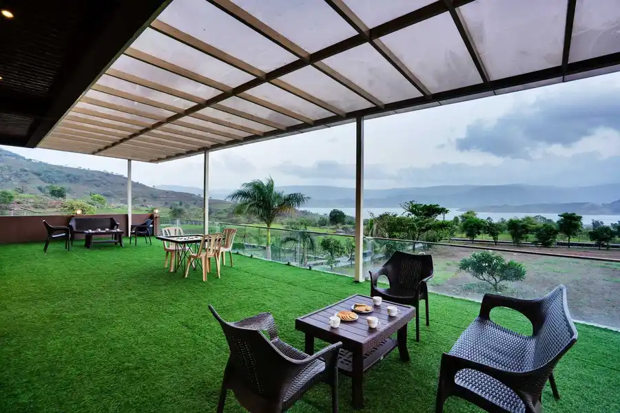 Villa Veya, Satara