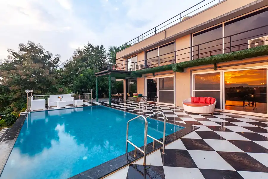 Vine & Splash, Karjat