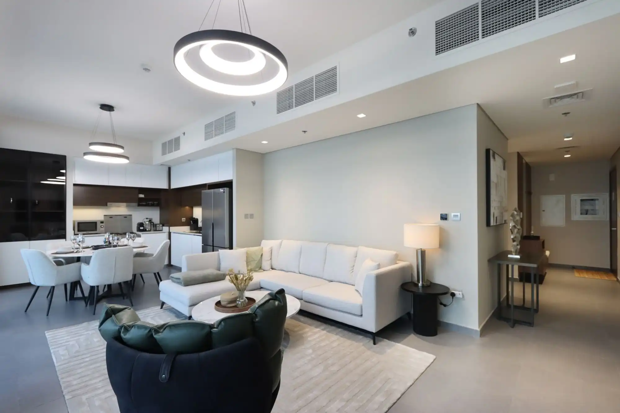 Waterfront 2BR with Dubai Skyline Views, Dubai