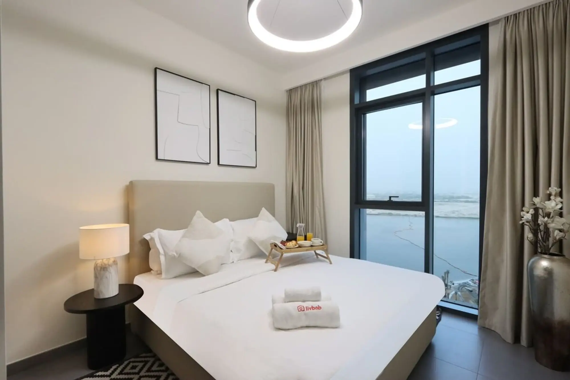 Waterfront 2BR with Dubai Skyline Views, Dubai