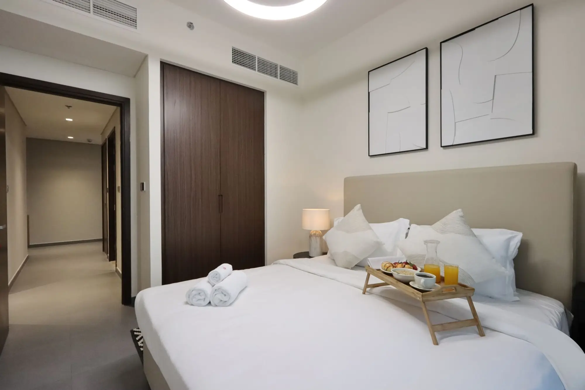 Waterfront 2BR with Dubai Skyline Views, Dubai