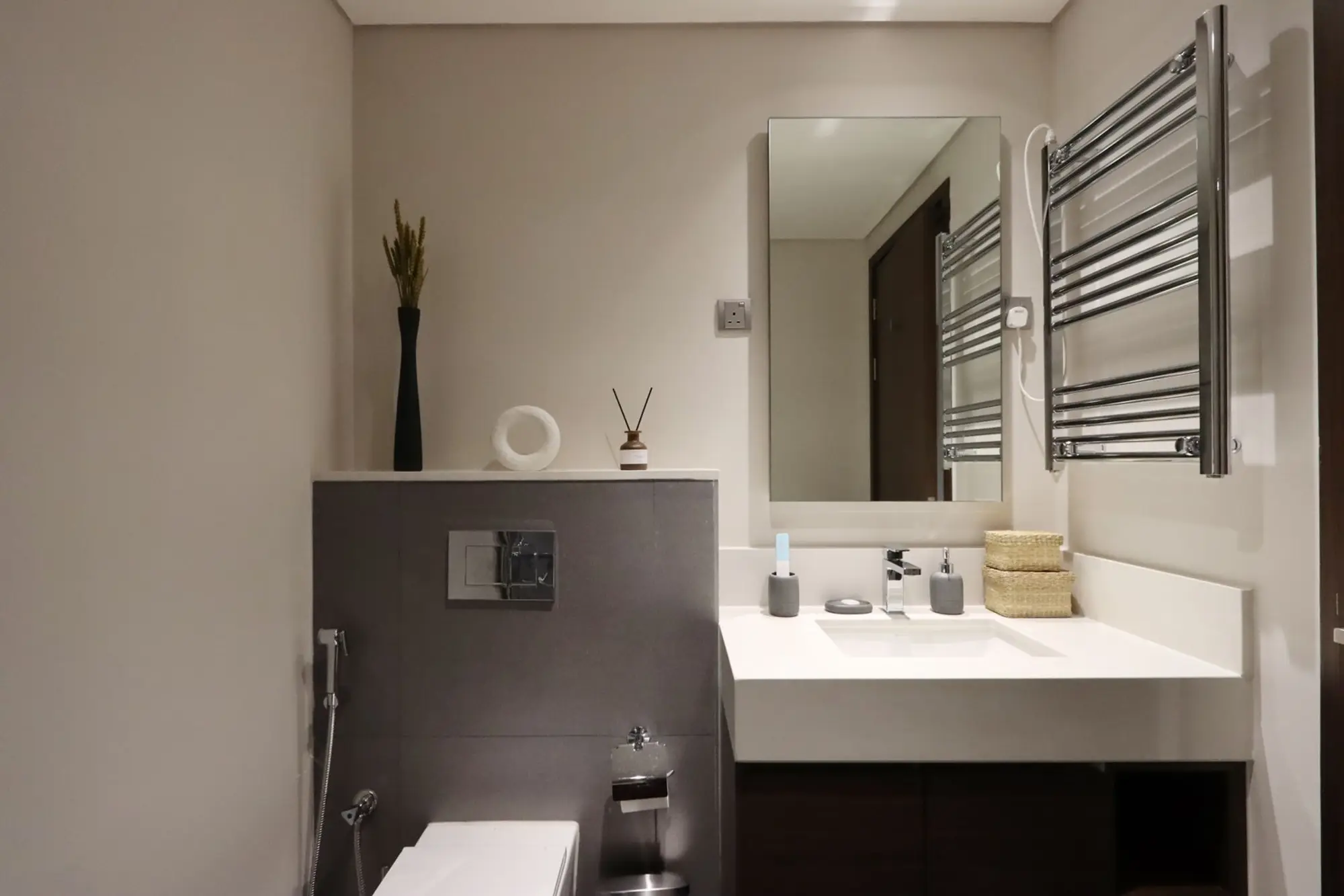 Waterfront 2BR with Dubai Skyline Views, Dubai