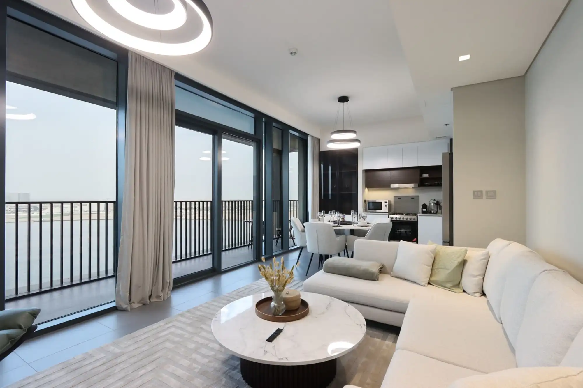 Waterfront 2BR with Dubai Skyline Views, Dubai