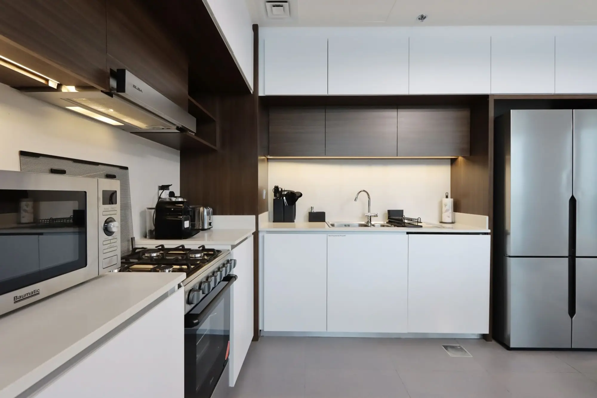Waterfront 2BR with Dubai Skyline Views, Dubai