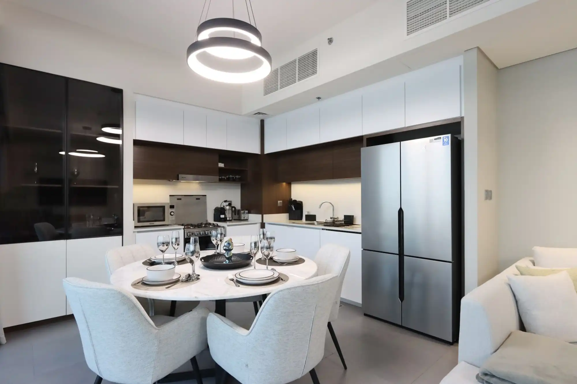 Waterfront 2BR with Dubai Skyline Views, Dubai