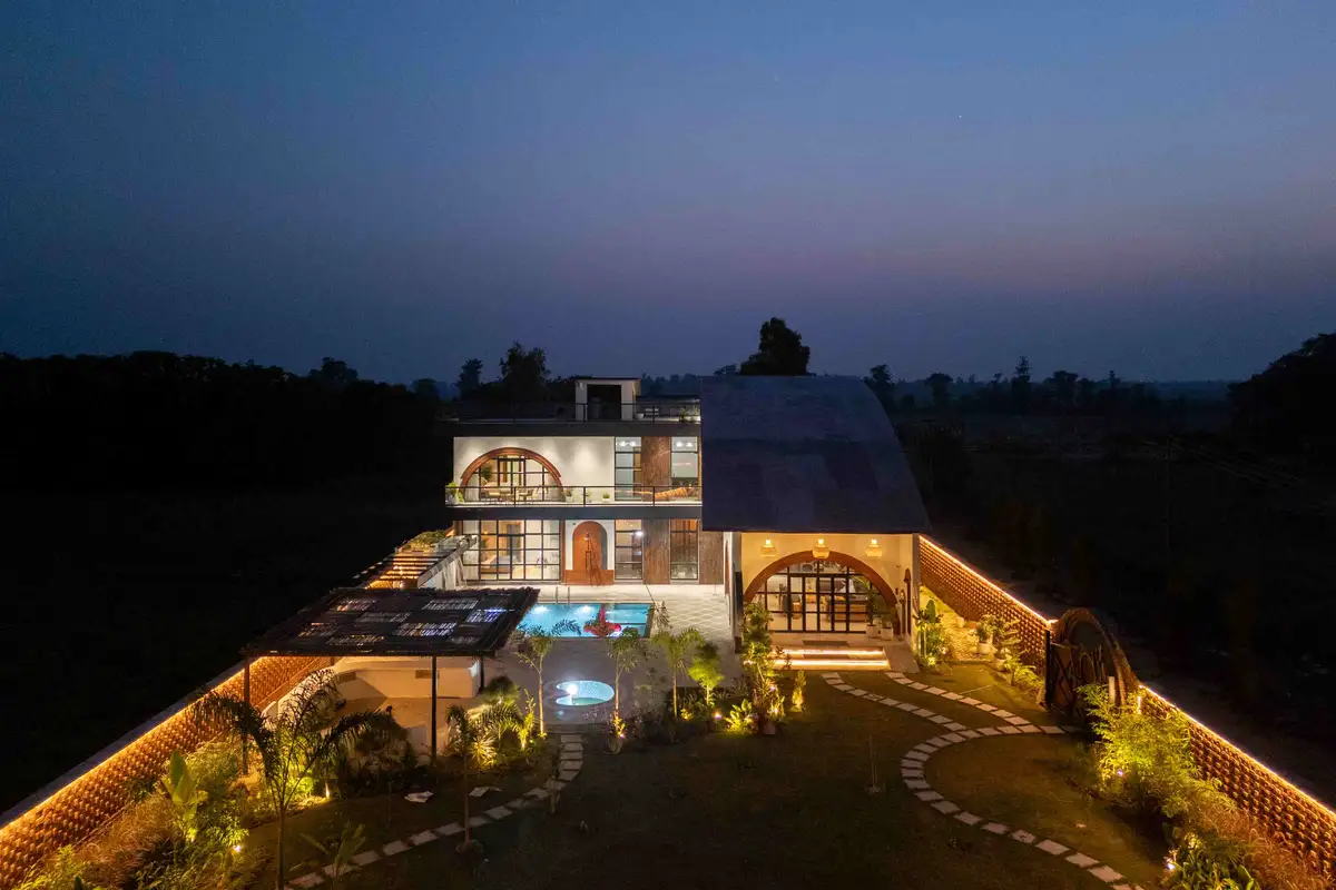 Whispering Arc, Jim Corbett