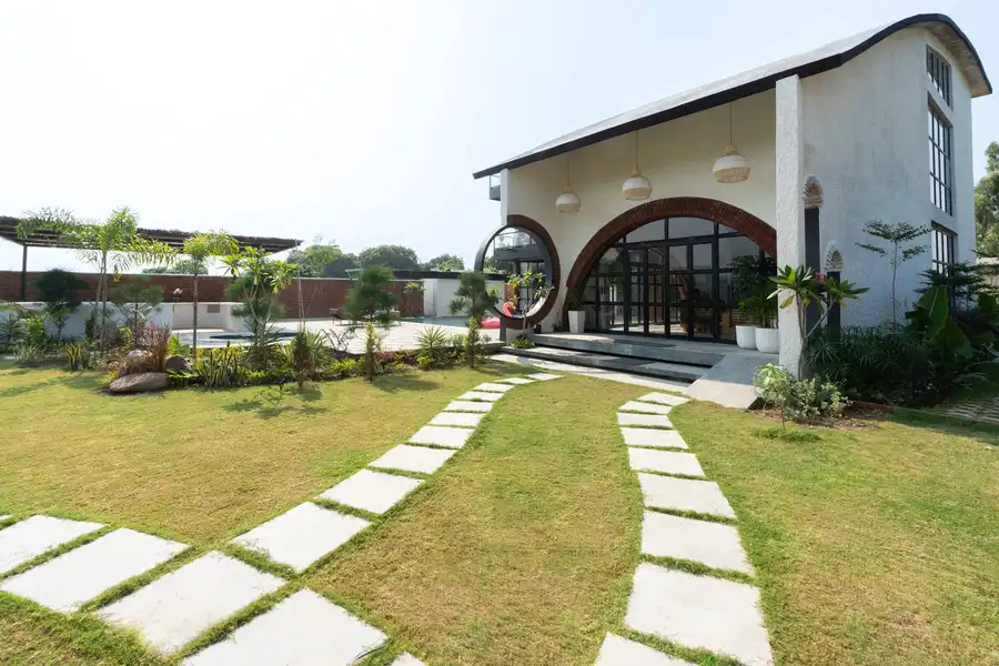 Whispering Arc, Jim Corbett