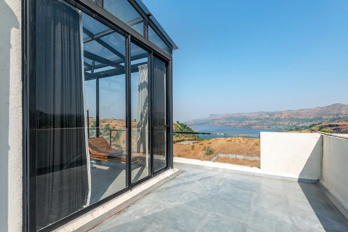 White House, Igatpuri