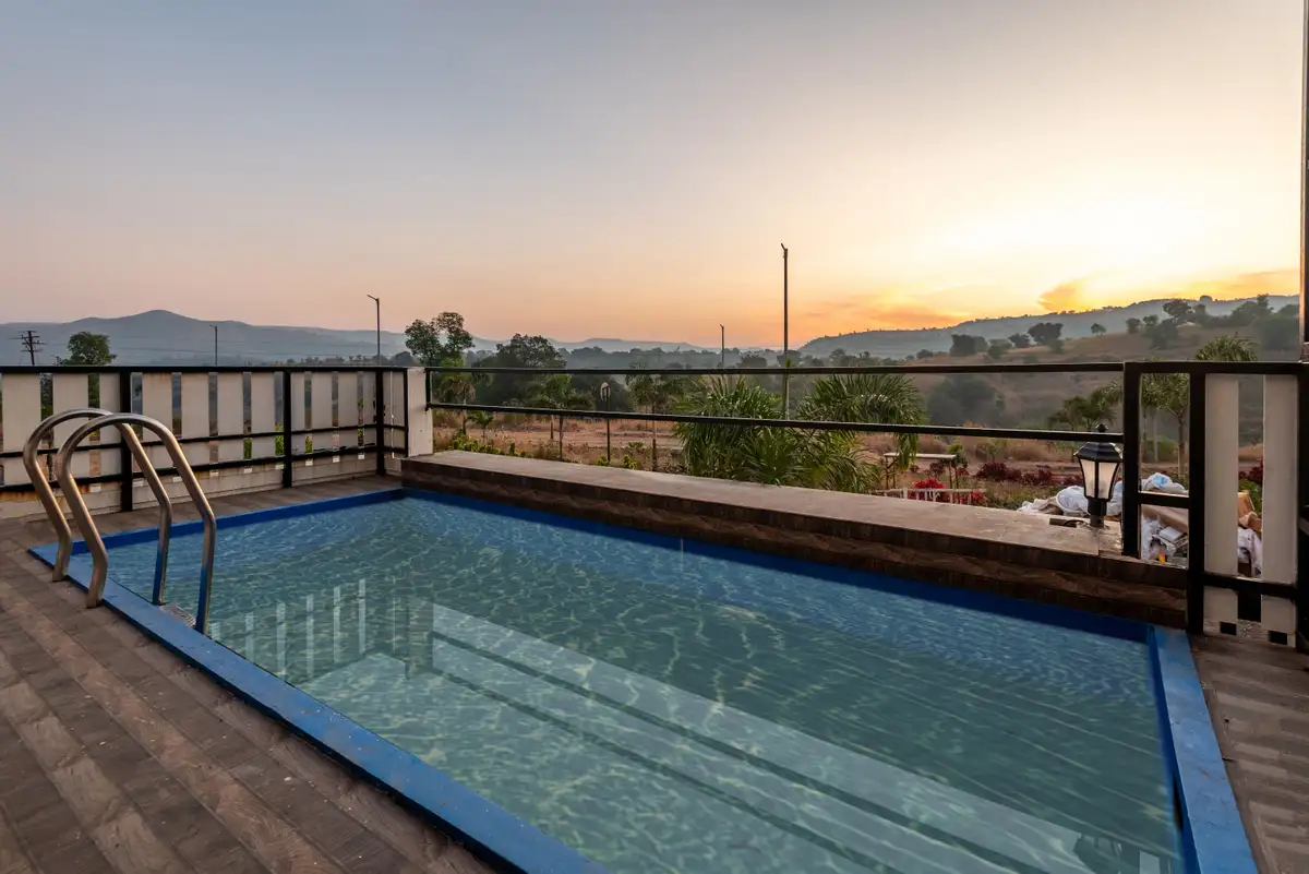 White House, Igatpuri