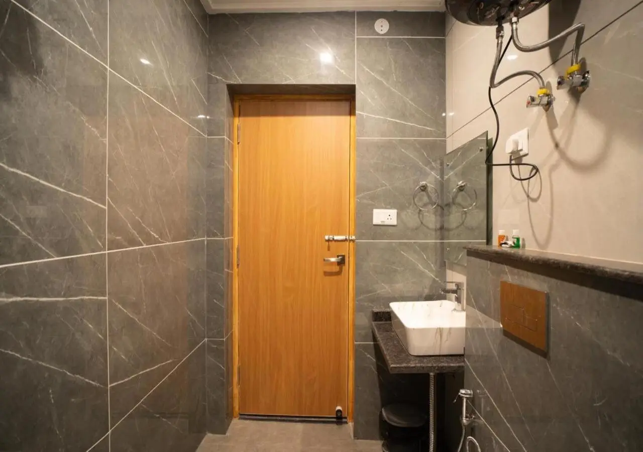 Winterfell Stays Bathroom 1