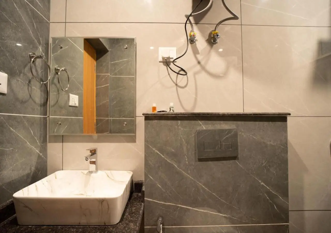 Winterfell Stays Bathroom 1