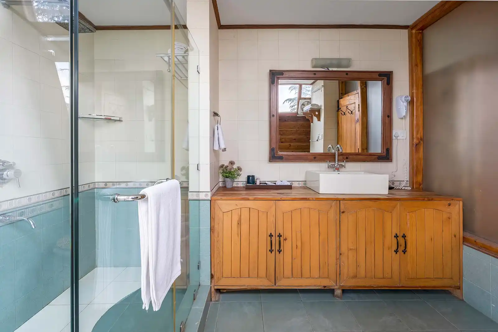 Wood House Retreat, Shimla
