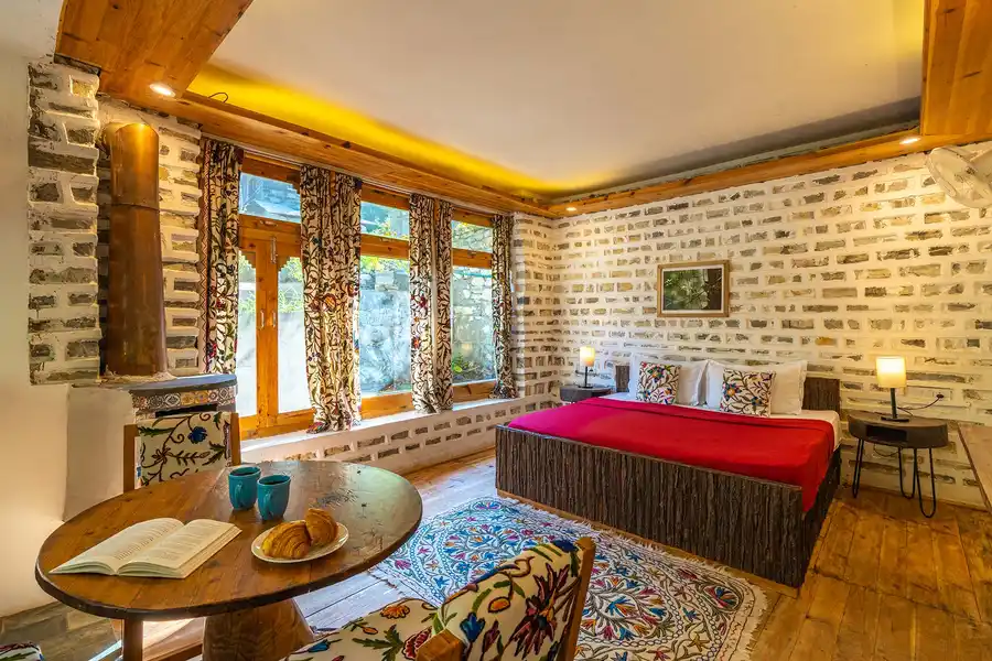 Zephyr @ Breezy Banks, Tirthan Valley