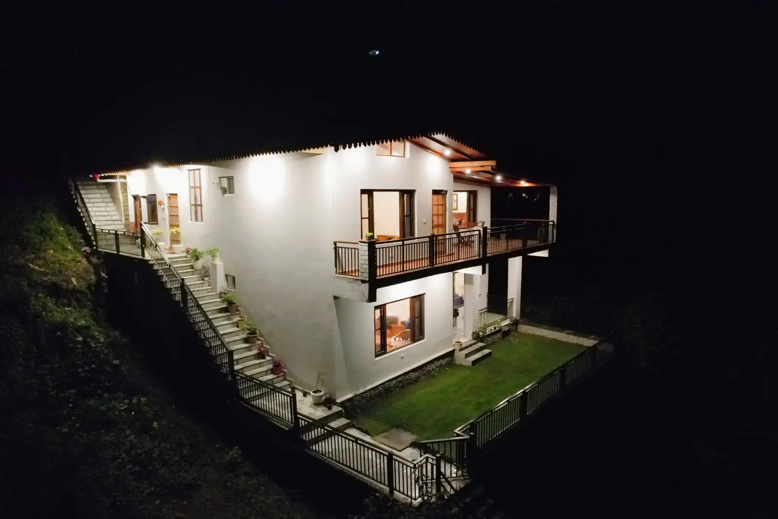 Zephyr by Naukuchiatal, Bhimtal