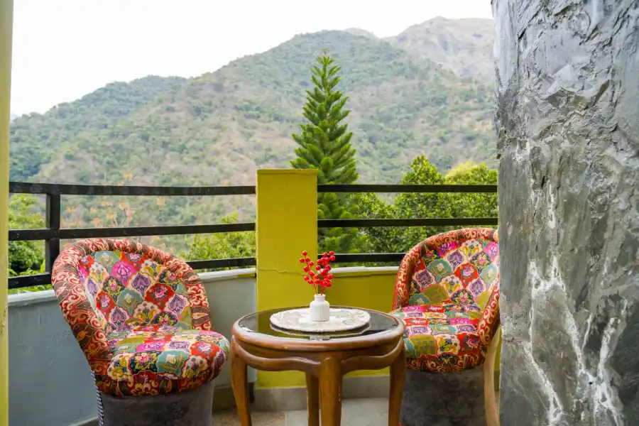 Zephyr Stoneva, Mussoorie