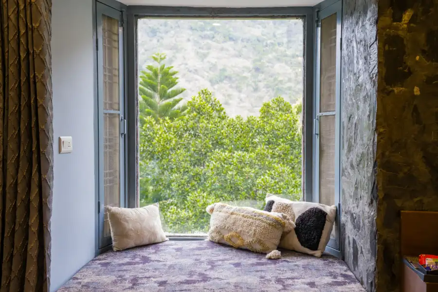 Zephyr Stoneva, Mussoorie