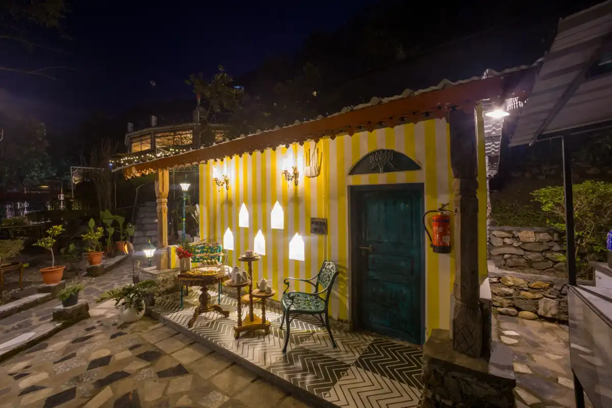 Zephyr Stoneva, Mussoorie
